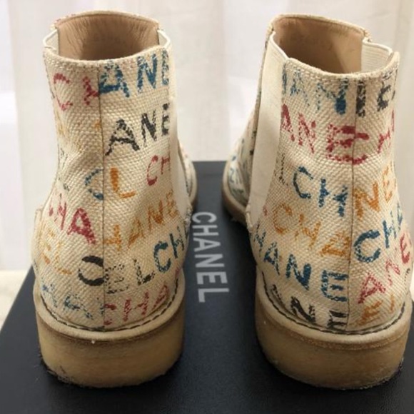 🆕 Chanel graffiti signature Boots 👢 - Picture 4 of 10